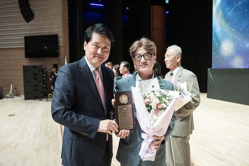 Young-5128.jpg 이미지