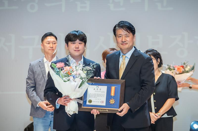 Young-6072.jpg 이미지