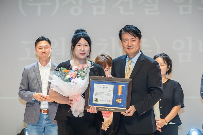 Young-6124.jpg 이미지