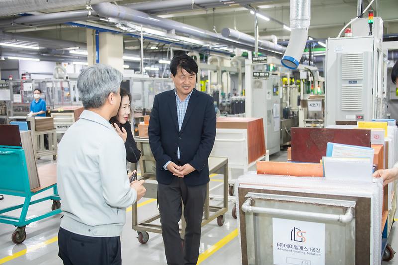 Young-6635.jpg 이미지