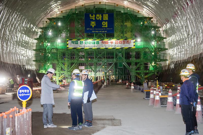 Young-8557.jpg 이미지