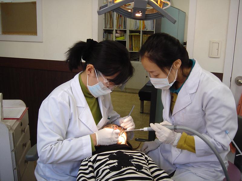 치아 실런트 시술 모습.jpg 이미지