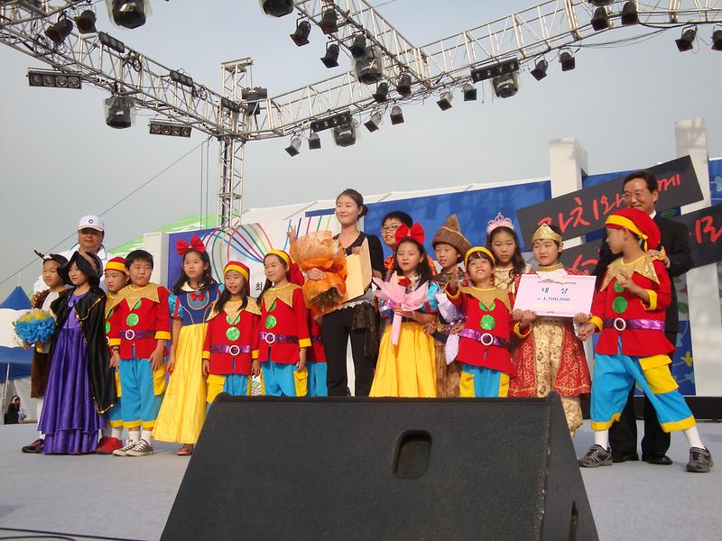 가좌2동 주민자치센터 영어연극팀 대상 영예.JPG 이미지