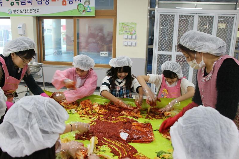 도담초_김장나눔_1.jpg 이미지