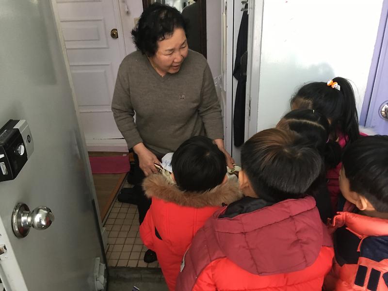석남어린이집_독거어르신_양곡_전달_2.jpg 이미지