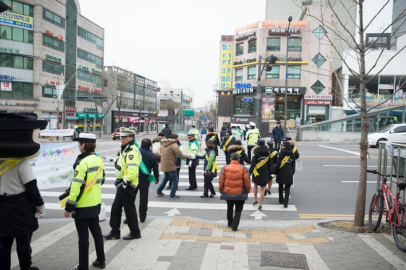 승용차선택요일제_홍보_및_교통안전캠페인_2.jpg 이미지