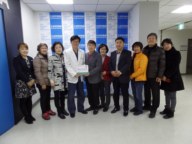 신현원창동_희망나눔이웃_인증패_전달_2.jpg 이미지