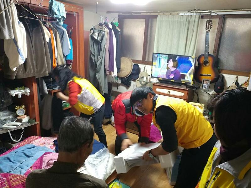 수와진의_사랑더하기_서구지회_저소득_독거노인에게_공기청정기_지원_3.jpg 이미지