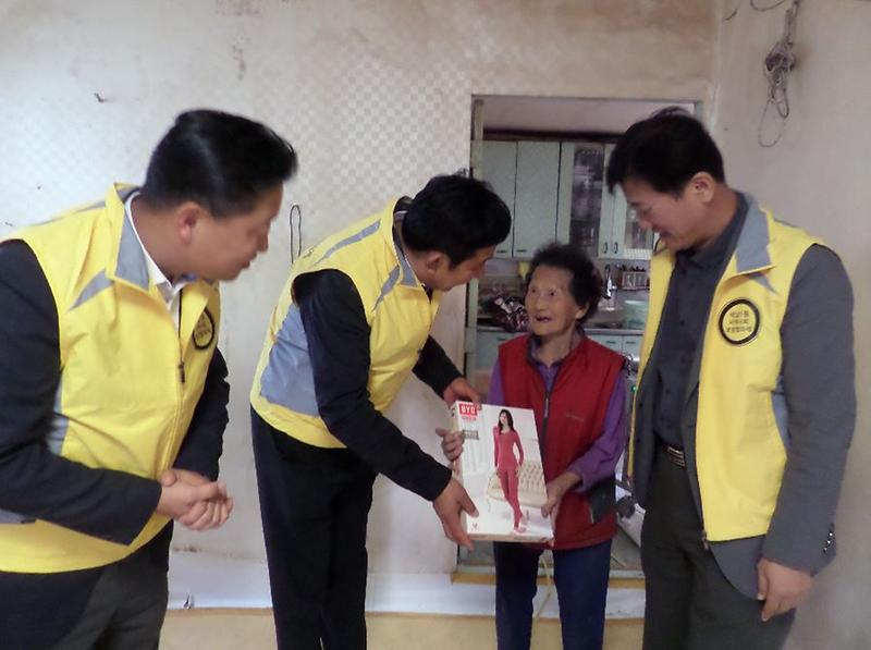 11_석남1동_지역사회보장협의체,_따뜻한_겨울나기를_위한_방한내의_지원사업_실시_.jpg 이미지