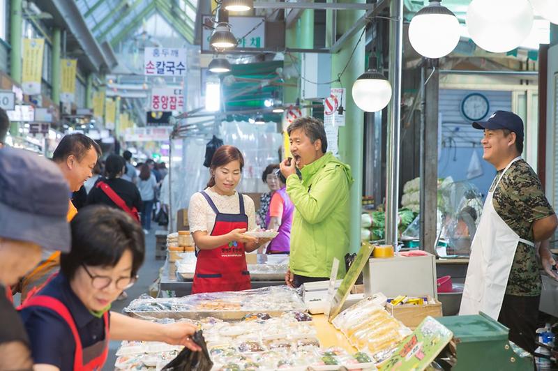 1_강범석_서구청장,_추석_명절맞이_전통시장_방문_(3).jpg 이미지