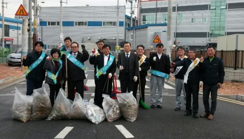 2_서구청과_검단산단식품협의회,_환경정비_및_간담회_실시.jpg 이미지