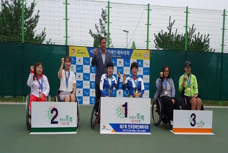 3_서구청_황명희_선수,_전국장애인체육대회에서_휠체어테니스_여자복식_및_단체전_2관왕.jpg 이미지