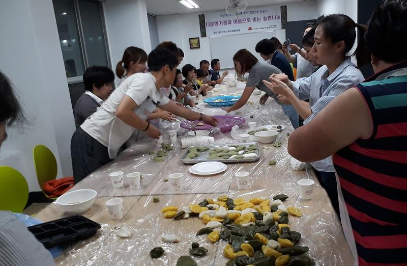 4_검단2동,_다문화가정과_마음으로_빚는_송편_나눔_사업_전개.jpg 이미지