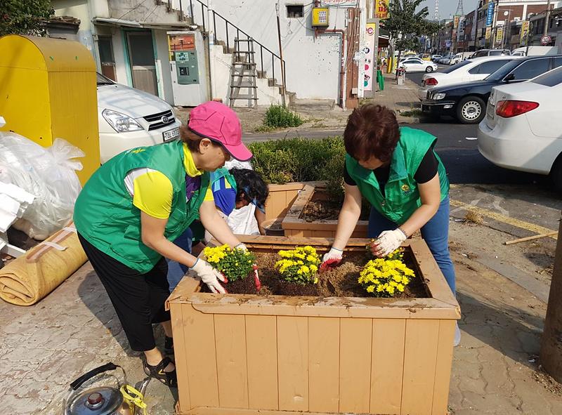 6_석남2동_추석맞이_환경정화_및_꽃길_조성_실시__.jpg 이미지