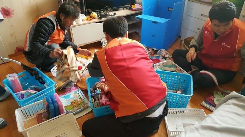 6_신현원창동,_동절기_대비_취약계층_주거환경_개선서비스_실시.jpg 이미지