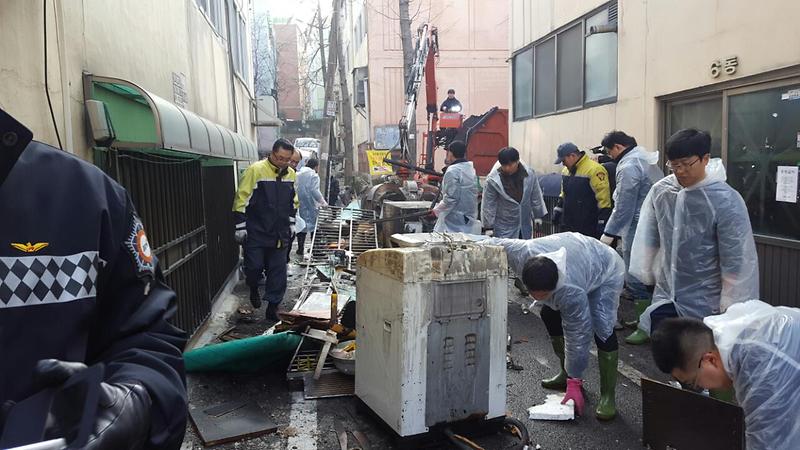 가정3동_화재빌라_대청소로_피해가정_복구_2.jpg 이미지