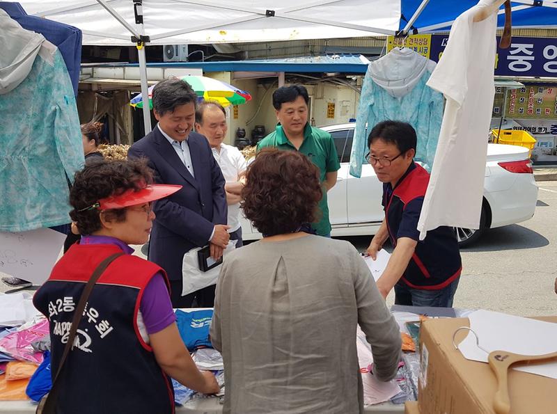 가좌2동_통장자율회_사랑나눔_어려운이웃돕기_바자회_개최_.jpg 이미지