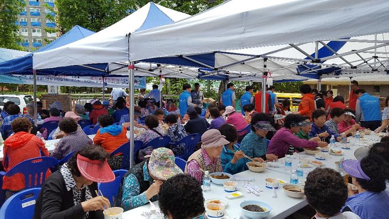 가좌4동_『사랑의_자장면_나눔』행사_.jpg 이미지