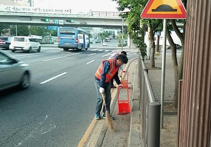 강범석_서구청장,_깨끗한_서구를_위해_현장으로!_(2).jpg 이미지