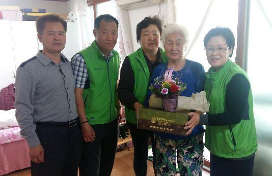 검단1동_지역사회보장협의체_외식비지원_및_독거노인방문_.jpg 이미지