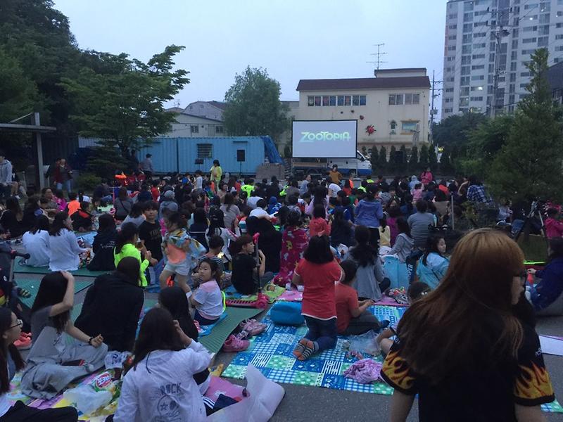 검단3동_주민과_함께하는_야외_무료영화_상영_(2).jpg 이미지