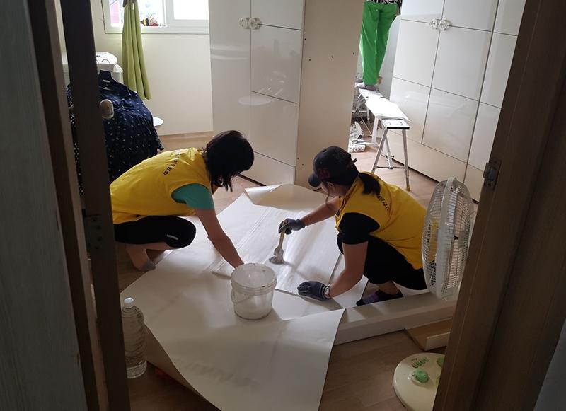 지역주민과_함께하는_재능나눔형_집수리_자원봉사_실시.jpg 이미지