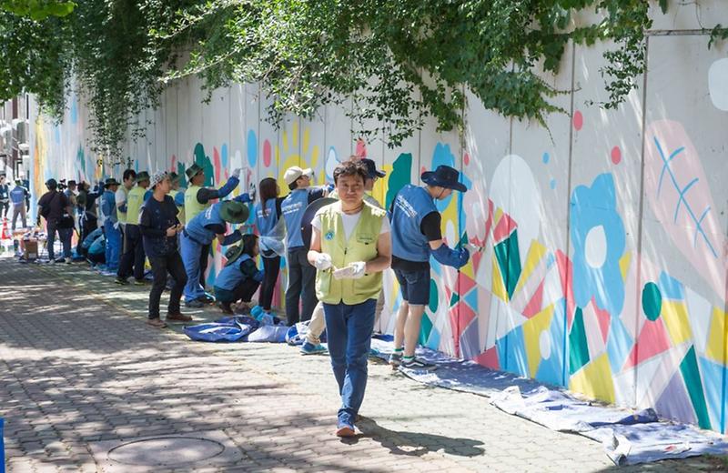 주민이_함께하는_‘포스코에너지_에너지드림_벽화그리기’봉사활동_실시_(2).jpg 이미지