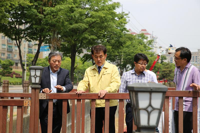 서구의회,_당하1호_공원_내_시설물_정비공사_현장_방문.jpg 이미지