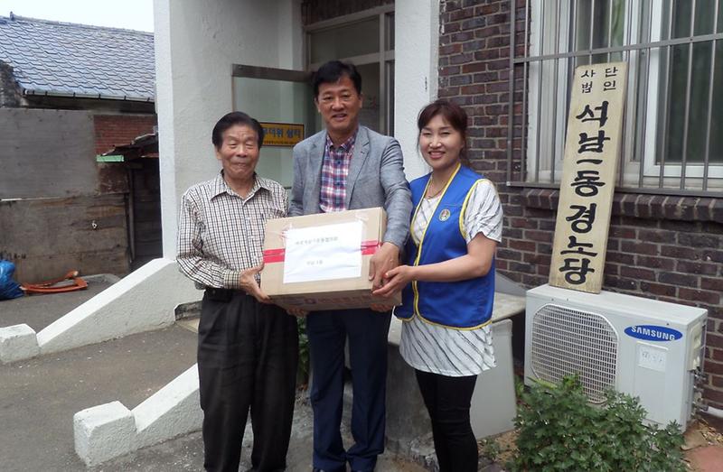 석남1동_바르게살기운동위원회_관내_경로당_물품_전달_.jpg 이미지
