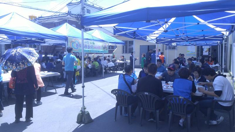 석남2동_부녀회,_사랑_나눔_이웃돕기_바자회_개최_.jpg 이미지