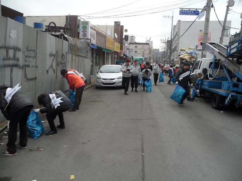 연희동,_새봄맞이_대청소_실시_(2).jpg 이미지