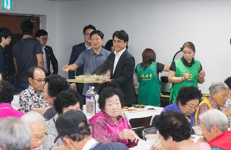 10서구_연희동_새마을부녀회,_어르신_삼계탕_대접_행사__사진추후송부.jpg 이미지