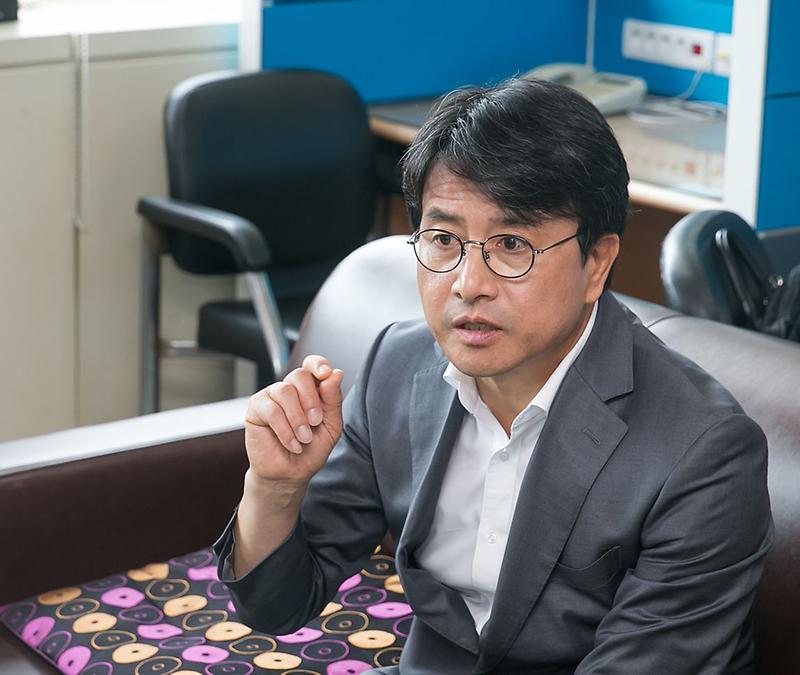 1이재현_서구청장,_기자실_방문_구정방향_등_직접_설명2.jpg 이미지