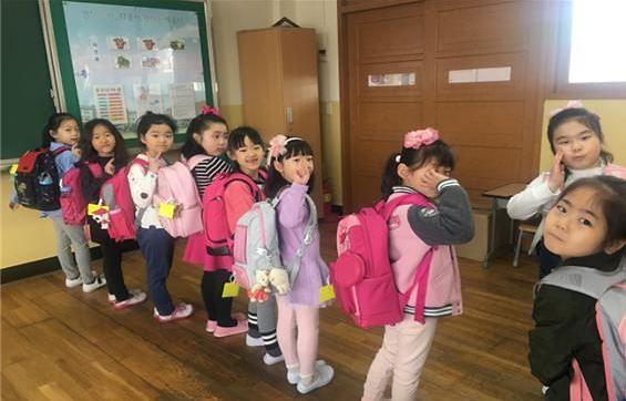 1서구,_어린이_교통안전을_위한_옐로카드_배부.jpg 이미지