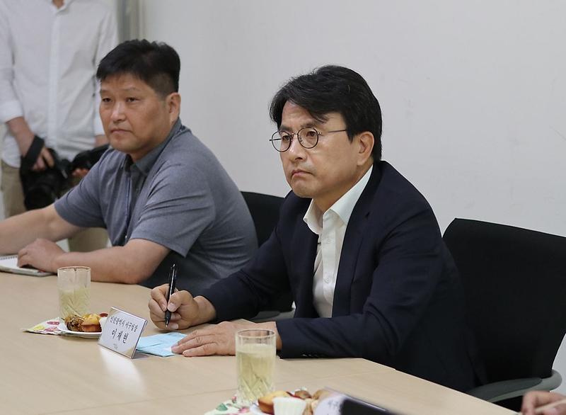 1서구,_작은_목소리에_더_귀_기울이겠다1.jpg 이미지