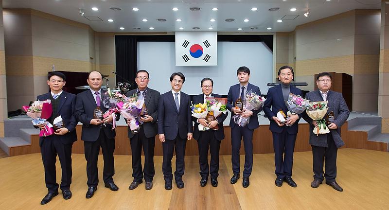 1서구,_자랑스러운_서구_기업인상_시상.jpg 이미지