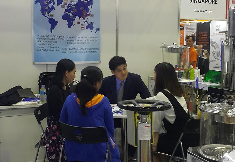 2017년도_베트남_국제_프리미엄_소비재_전시회_참가_사진.jpg 이미지