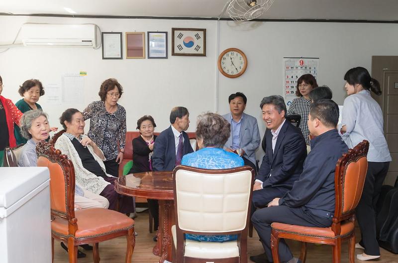 2017년도_가좌2동_경로당_방문사진.jpg 이미지