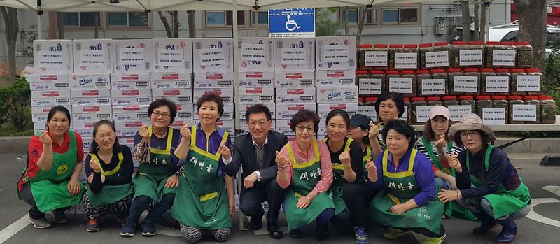 2서구_검암경서동_새마을부녀회,_사랑의_계절김치_나눔_행사.jpg 이미지