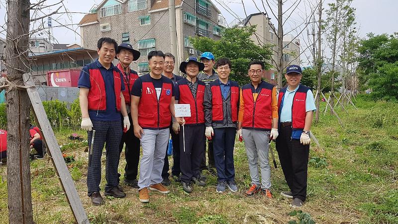 2서구_구민감사관,_‘공촌천아_사랑해!’_꽃_심기_행사_참여.jpg 이미지