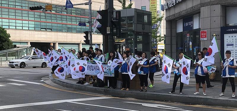 3한국자유총연맹인천서구지회,_광복절_태극기_달기_운동_펼쳐.jpg 이미지