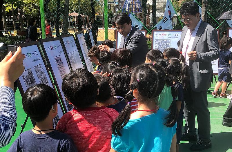 3한국자유총연맹인천서구지회,_전쟁당시_음식시식회_및_호국안보_사진_전시회_개최.jpg 이미지