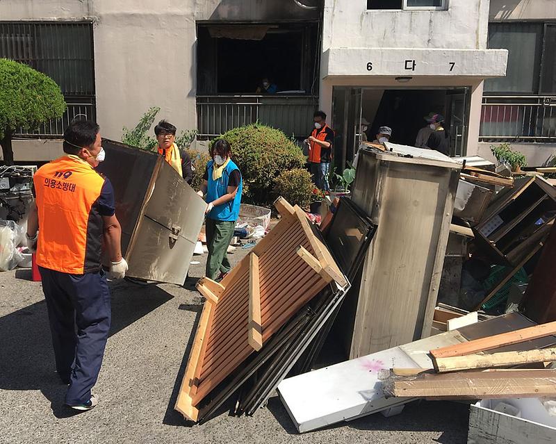 3서구_가정3동,_화재가구_대청소_봉사_구슬땀.jpg 이미지