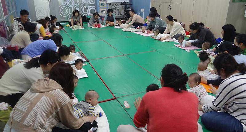 5서구_가좌건강생활지원센터,_“베이비_마사지_교실”운영_(2).jpg 이미지