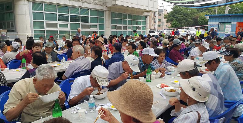 5서구_검암경서동,_‘어르신_자장면_한_그릇_행사’_개최.jpg 이미지