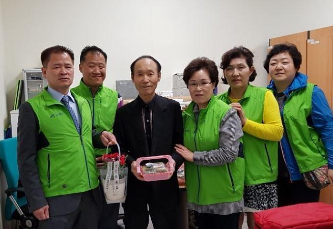 5서구,_검단1동지역사회보장협의체_독거노인_대상_어버이날_기념_행사_추진.jpg 이미지