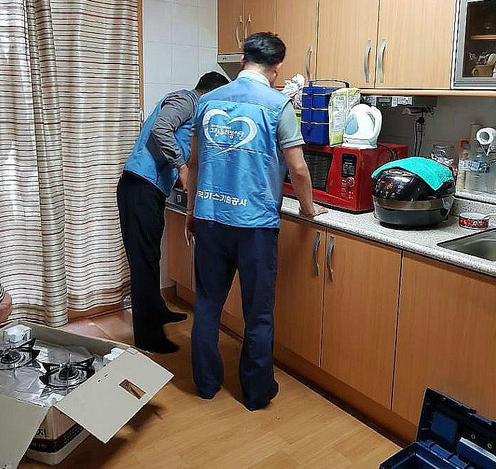 6한국가스공사_인천지역본부_가스레인지_교체_실시.jpg 이미지