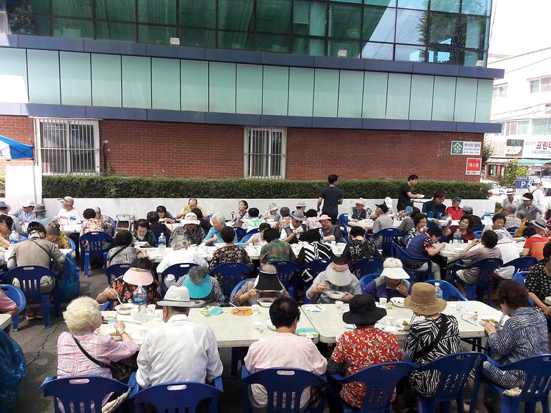 6서구_연희동,_지역어르신을_위한_사랑의_자장면_나눔_행사.jpg 이미지