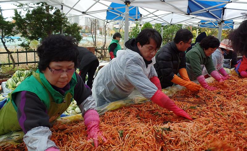 7서구_가정1동,_불우이웃돕기_김장담그기_행사.jpg 이미지