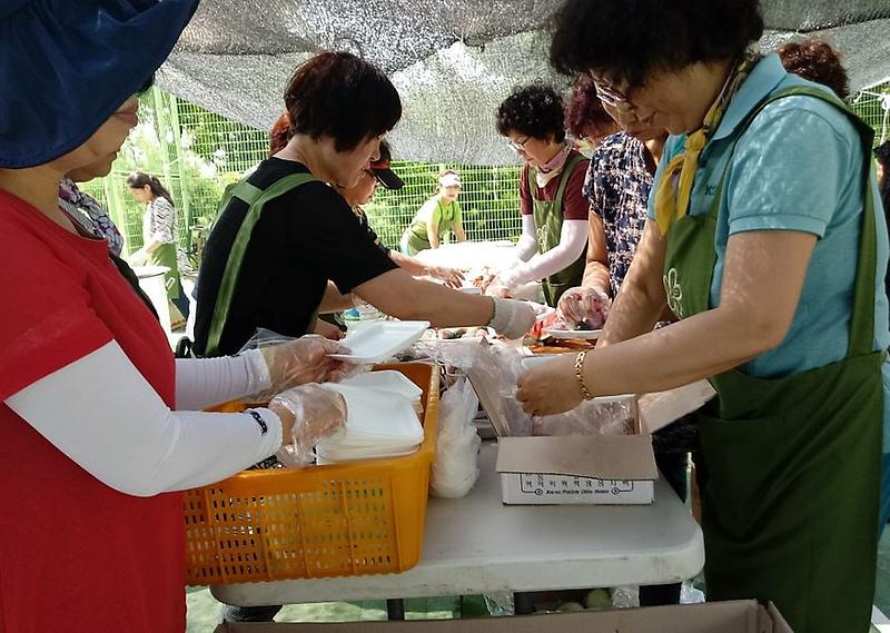 8SK인근지역주민협의회,_초복_삼계탕_나눔_행사_실시.jpg 이미지